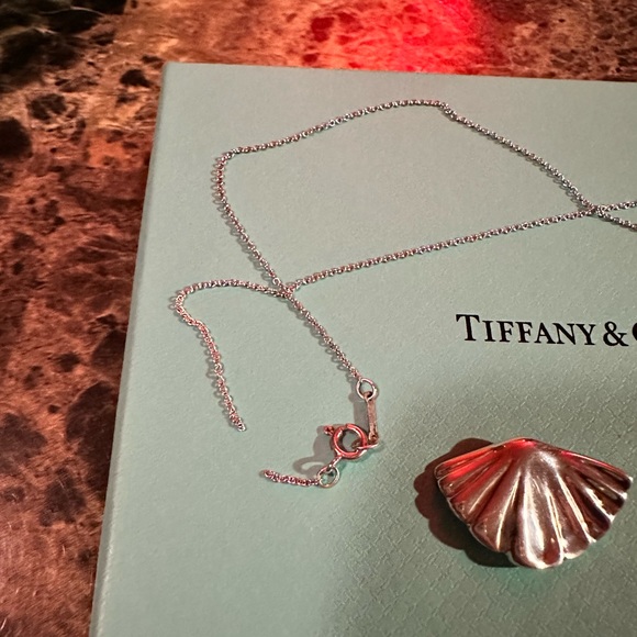 Tiffany shell with necklace - Picture 3 of 5